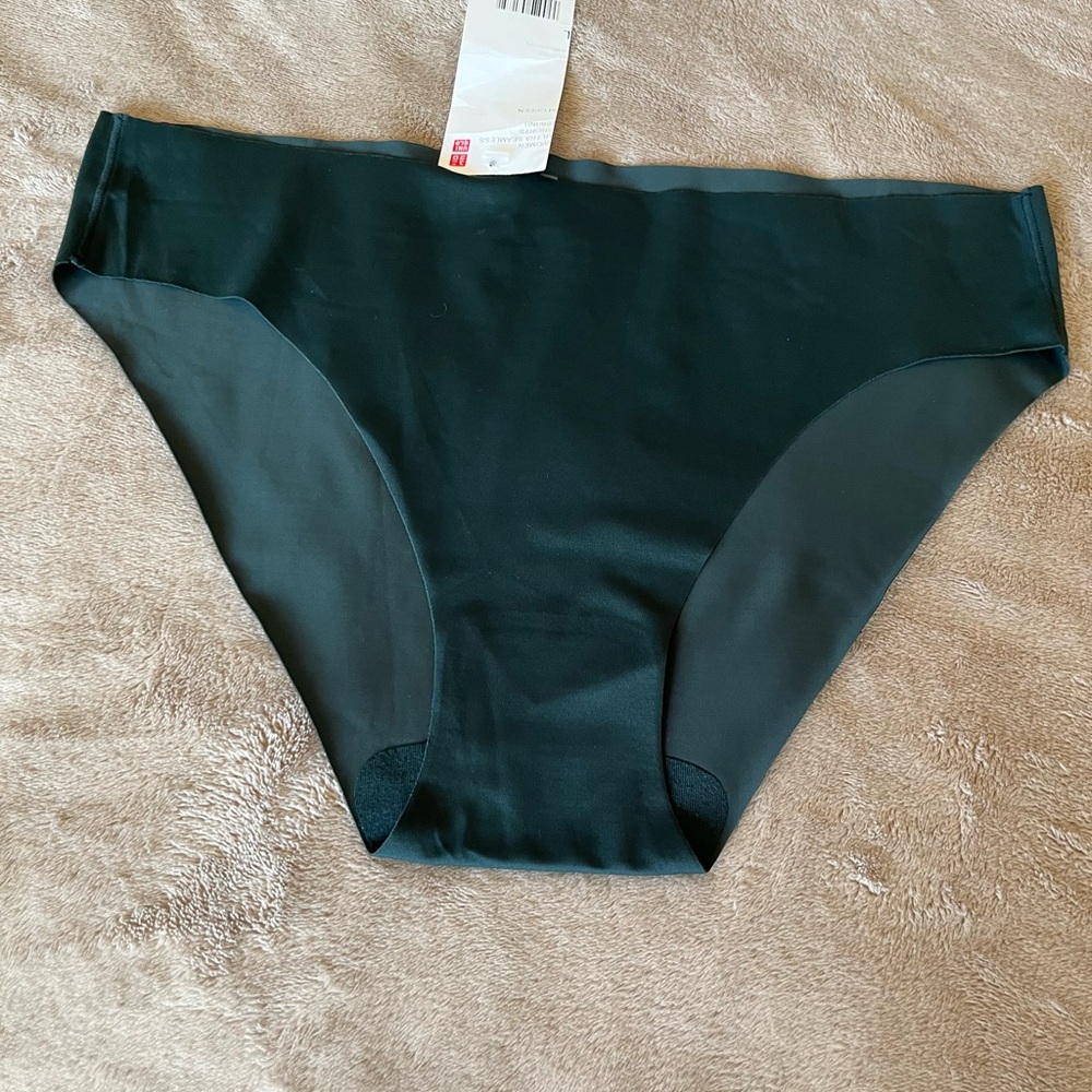 NWT Uniqlo Women Ultra Seamless Shorts Bikini Color Green Size Large